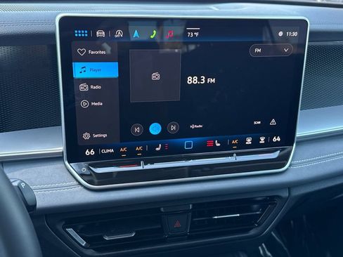 Used 2025 Volkswagen Tiguan SE AWD/4WD image 17
