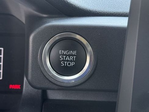 Used 2025 Toyota 4Runner SR5 AWD/4WD image 23