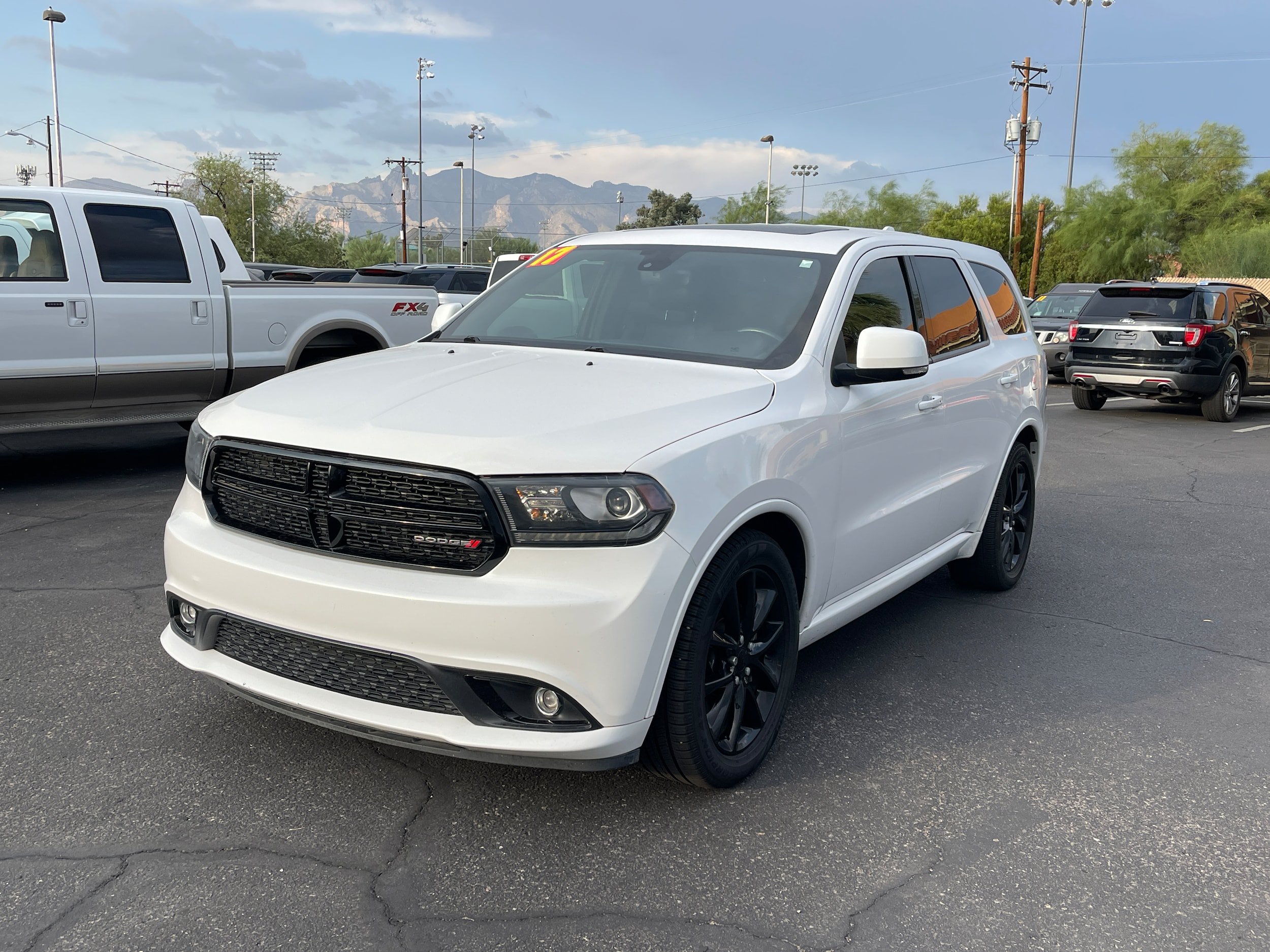 Used 2017 Dodge Durango R/T w/ Trailer Tow Group IV RWD image 1