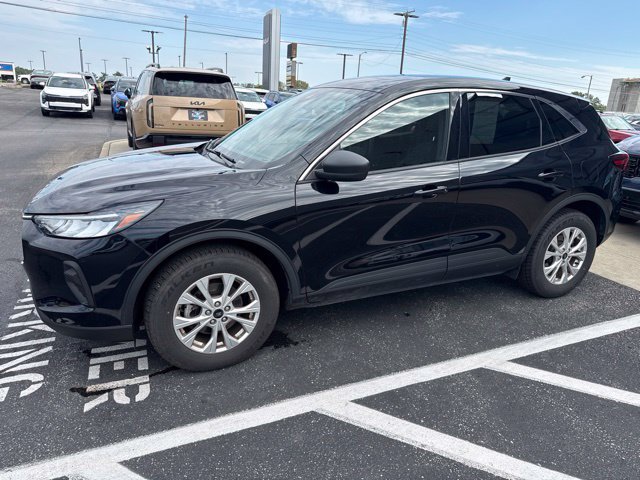 Used 2023 Ford Escape Active AWD/4WD image 2
