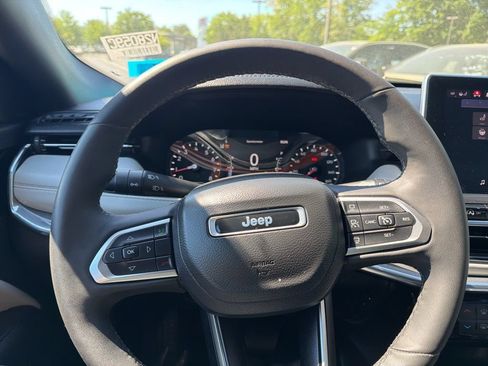 Used 2023 Jeep Compass Limited AWD/4WD image 27