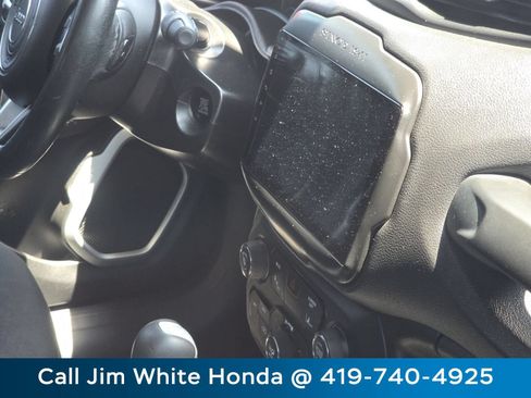 Used 2018 Jeep Renegade Latitude w/ Advanced Technology Group FWD image 20
