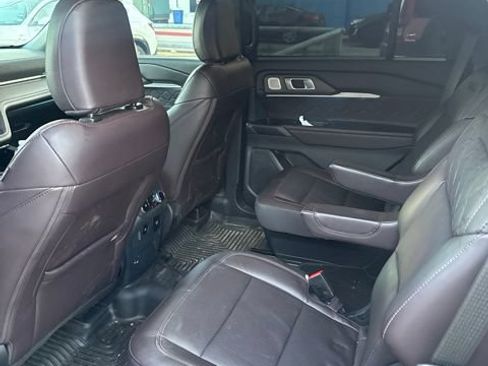 Used 2025 Ford Explorer Platinum w/ Ultimate Package AWD/4WD image 6