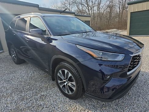 Certified 2026 Toyota Highlander XLE image 9