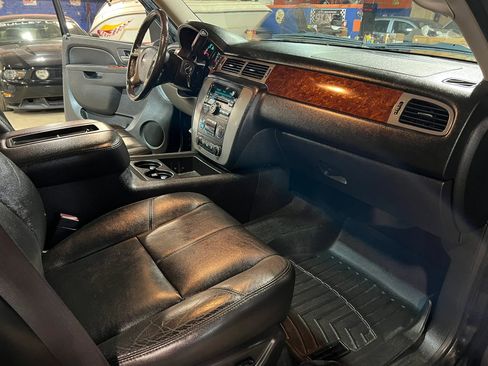 Used 2012 GMC Yukon XL SLT w/ SLT Chrome Package image 16