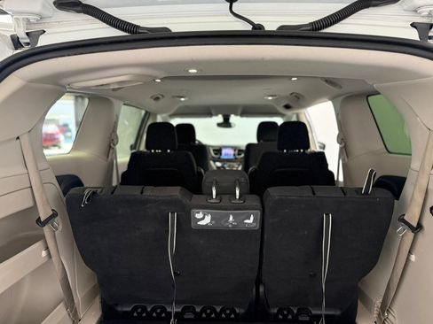 Used 2017 Chrysler Pacifica Touring w/ Tire & Wheel Group FWD image 69