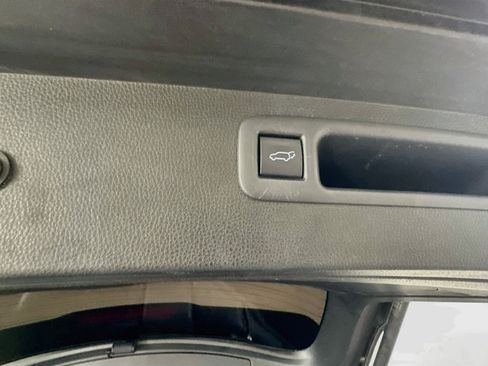 Used 2020 Toyota Highlander XLE FWD image 32