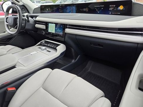 Used 2025 Lincoln Navigator Reserve AWD/4WD image 24