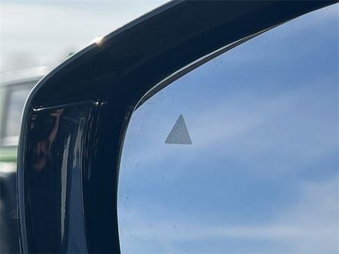 Used 2025 Chrysler Pacifica Select image 39