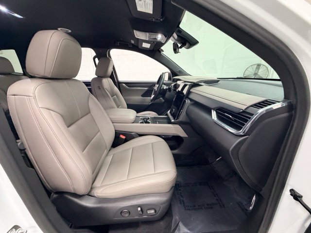 Certified 2026 GMC Acadia Elevation w/ Elevation Premium Package AWD/4WD image 24