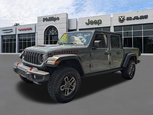 Used 2025 Jeep Gladiator Mojave image 7