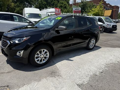 Used 2020 Chevrolet Equinox LS w/ LS Convenience Package FWD image 4