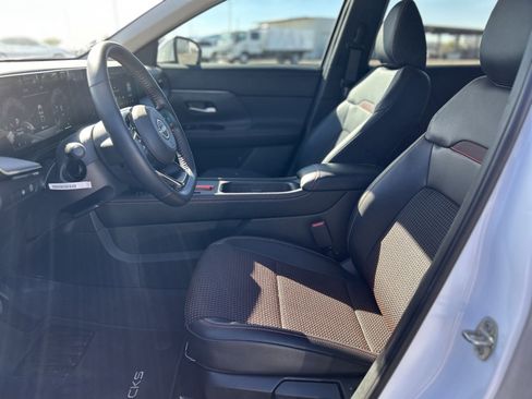 Used 2025 Nissan Kicks SR image 11