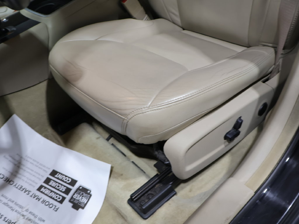 Used 2013 Chrysler 300 AWD w/ Driver Convenience Group image 19