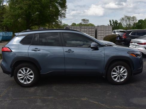 Used 2024 Toyota Corolla Cross LE image 3