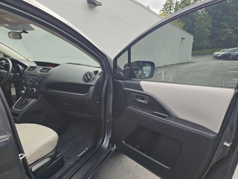 Used 2015 MAZDA MAZDA5 Sport FWD image 12