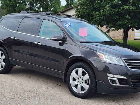 Used 2017 Chevrolet Traverse LT w/ Style and Technology Package AWD/4WD image 2