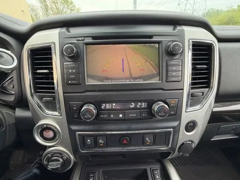 Used 2019 Nissan Titan SV AWD/4WD image 13
