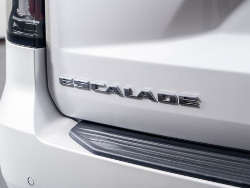 Used 2023 Cadillac Escalade Sport Platinum image 15