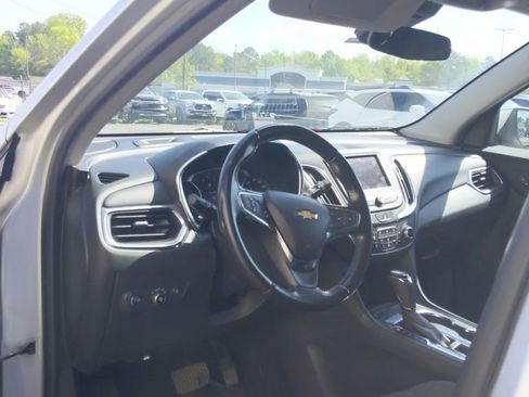 Used 2021 Chevrolet Equinox LT w/ Driver Convenience Package image 19
