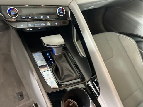 Certified 2025 Hyundai Elantra SEL image 48