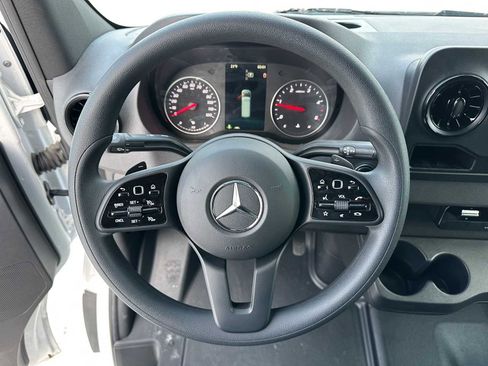 Used 2024 Mercedes-Benz Sprinter 2500 image 24