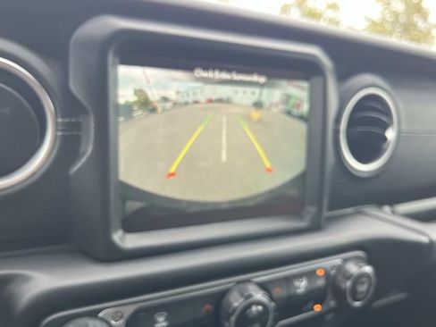 Used 2023 Jeep Wrangler Unlimited Sahara AWD/4WD image 34
