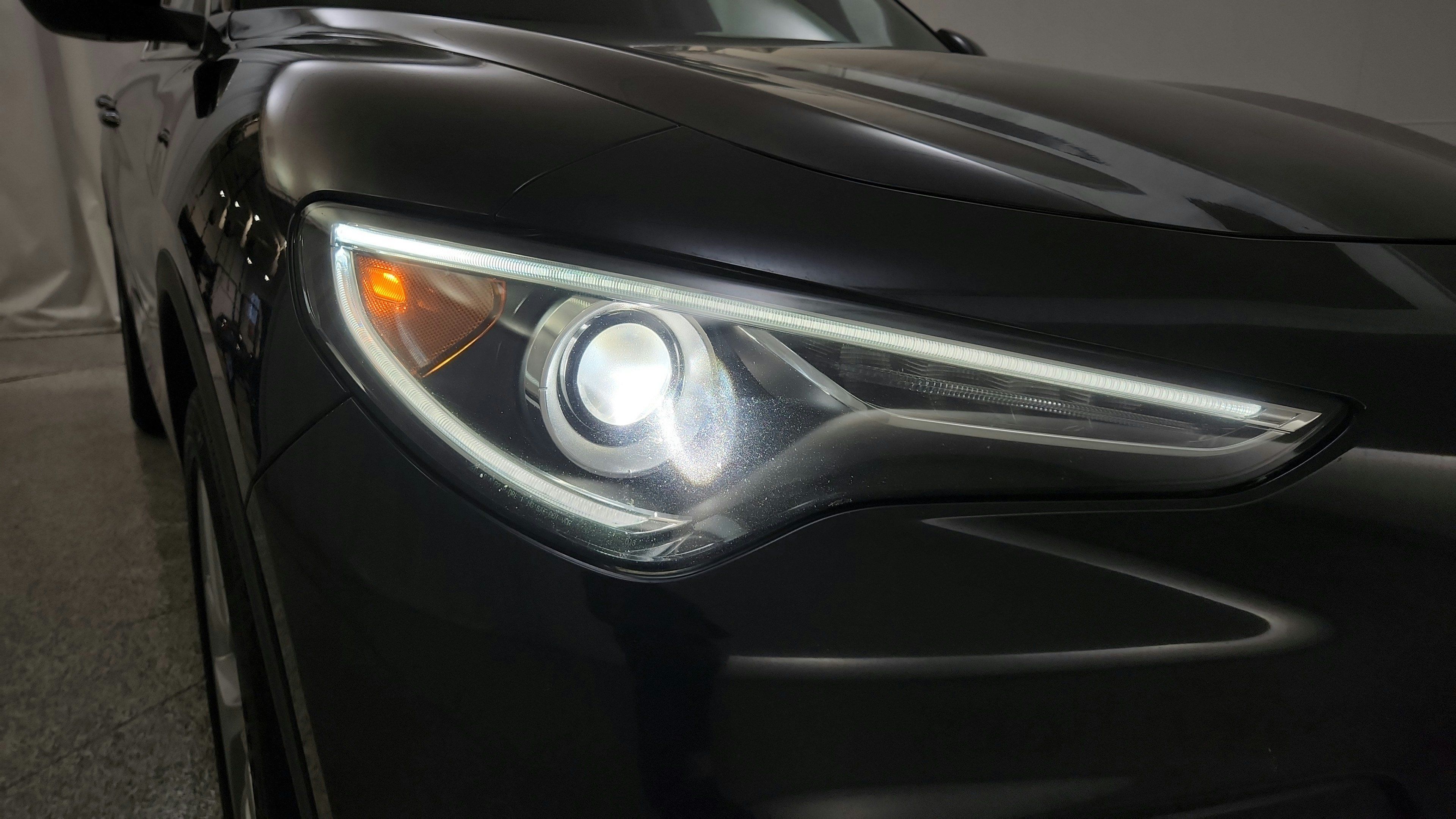 Used 2018 Alfa Romeo Stelvio Ti AWD/4WD image 36