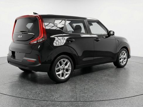 Used 2025 Kia Soul LX w/ LX Technology Package FWD image 9