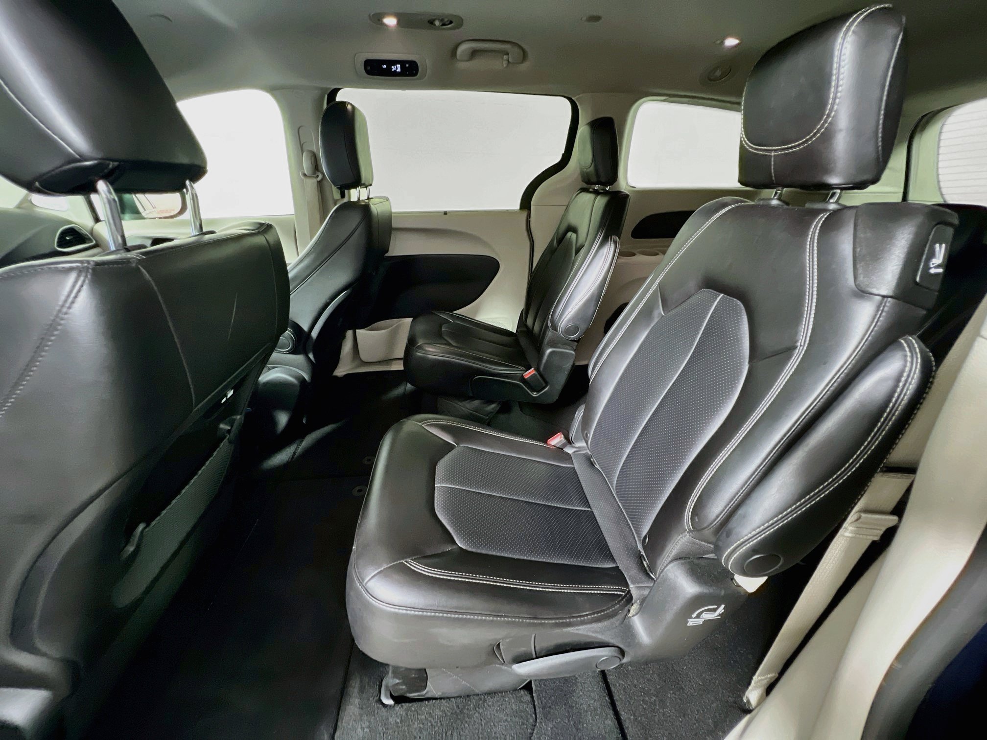 Used 2023 Chrysler Pacifica Touring-L FWD image 26