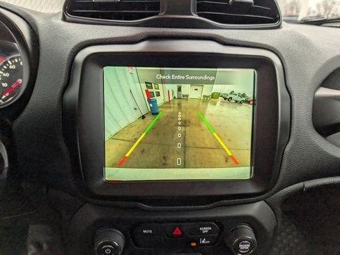 Used 2023 Jeep Renegade Latitude image 18