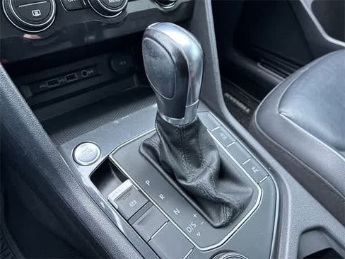 Used 2019 Volkswagen Tiguan SEL Premium image 35