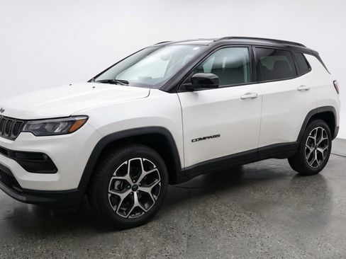 Used 2025 Jeep Compass Limited AWD/4WD image 3
