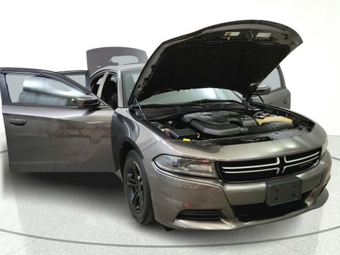 Used 2015 Dodge Charger SE RWD image 9