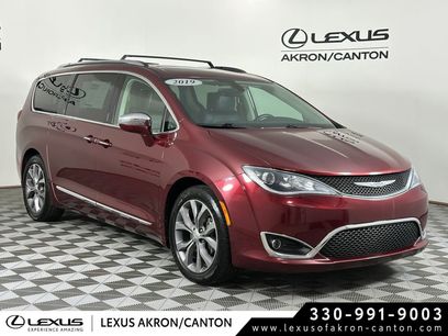 Used 2019 Chrysler Pacifica Limited w/ Tire & Wheel Group