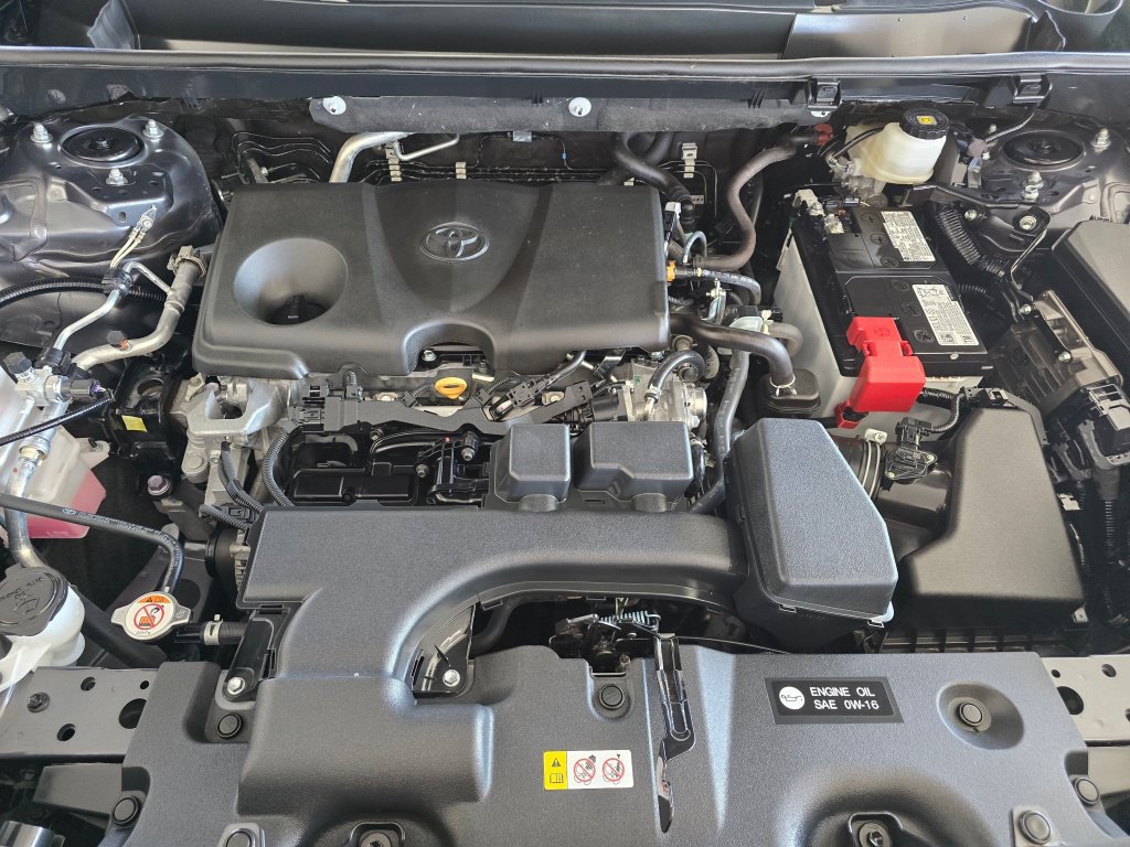 Used 2025 Toyota RAV4 XLE AWD/4WD image 12
