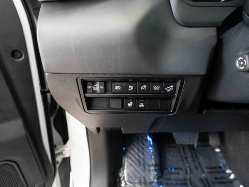 Used 2023 Toyota Tundra Platinum image 11