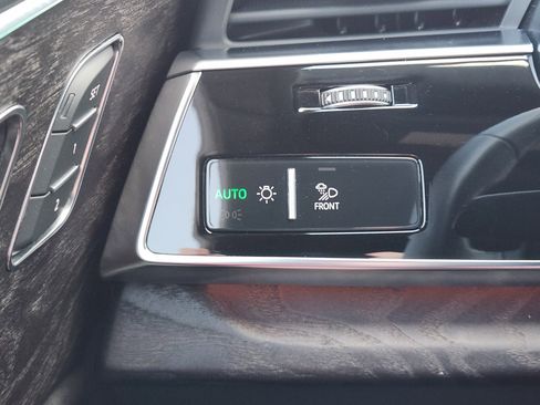 Used 2021 Audi Q8 Prestige w/ Prestige Package image 21