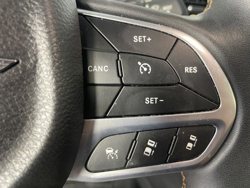 Used 2021 Chrysler Pacifica Pinnacle FWD image 17