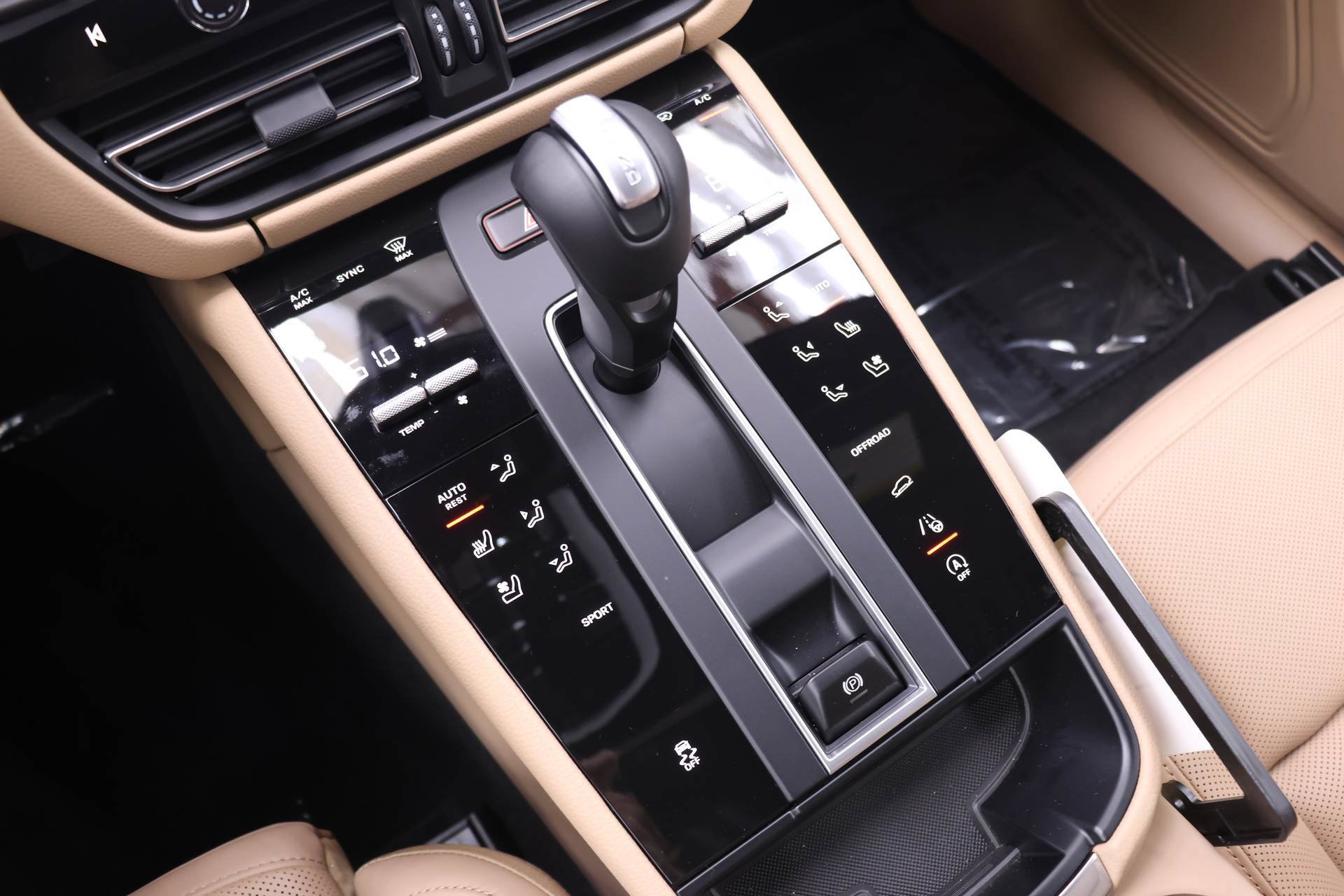 Used 2026 Porsche Macan AWD/4WD image 14