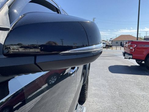 Used 2018 Toyota Tacoma TRD Off-Road AWD/4WD image 32