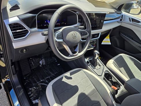 New 2025 Volkswagen Taos SE image 11