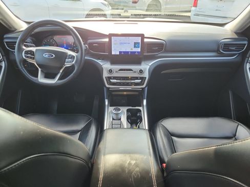 Used 2021 Ford Explorer XLT w/ Equipment Group 202A AWD/4WD image 14
