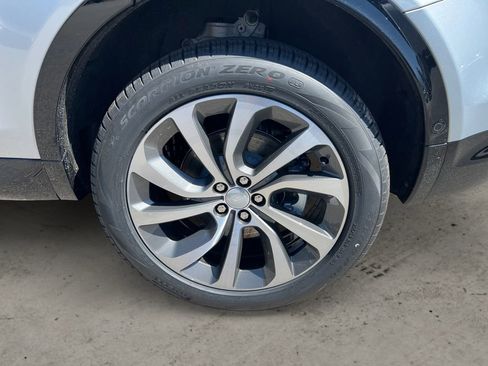 New 2025 Land Rover Discovery Sport Dynamic SE image 10