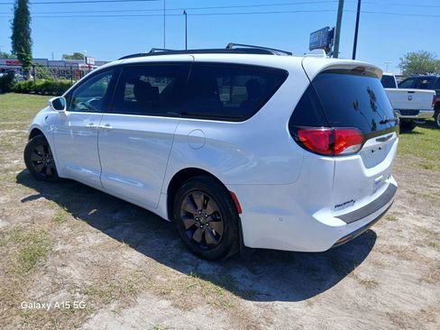 Used 2019 Chrysler Pacifica Limited w/ Advanced Safetytec Group FWD image 6