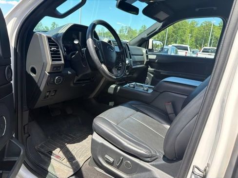Used 2018 Ford Expedition XLT w/ Equipment Group 202A AWD/4WD image 22