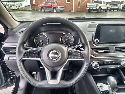 Used 2024 Nissan Altima 2.5 SV image 14