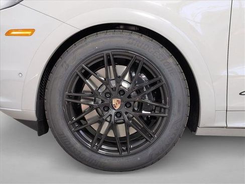 New 2026 Porsche Cayenne GTS image 10