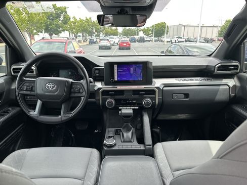 Certified 2025 Toyota Tacoma SR5 AWD/4WD image 29