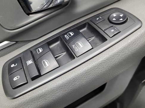 Used 2019 RAM 1500 Classic SLT RWD image 27